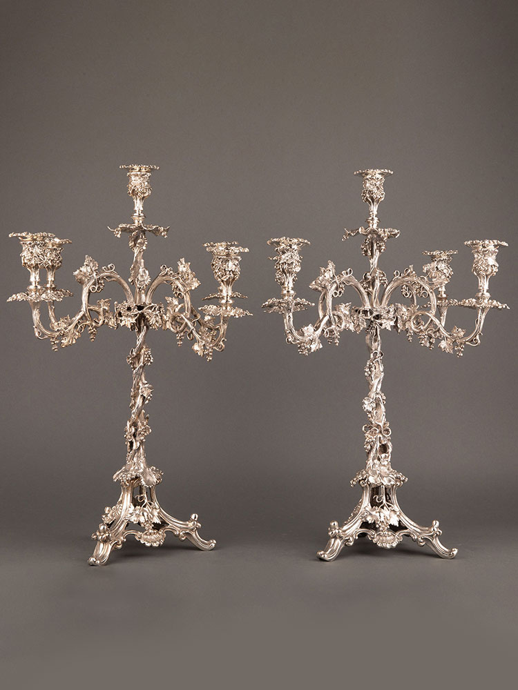 独角鹿西洋古董1890年代英国出品葡萄藤蔓主题镀银精雕五枝头烛台一对