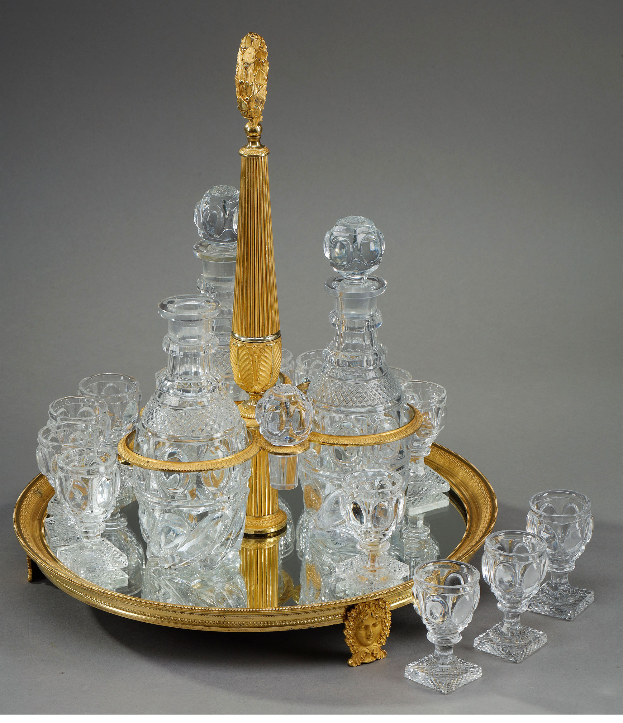 独角鹿西洋古董1820年代法国出品铜鎏金装饰底座利口酒箱 配水晶醒酒瓶及酒杯